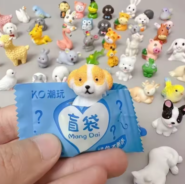 Figura decorativa + certificado de adopción
